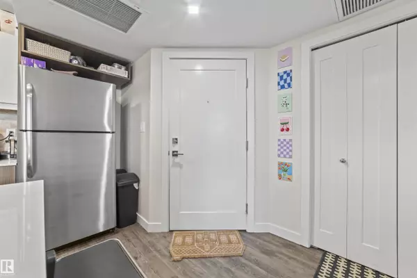 Edmonton, AB T5K 1T7,#402 10227 115 ST NW