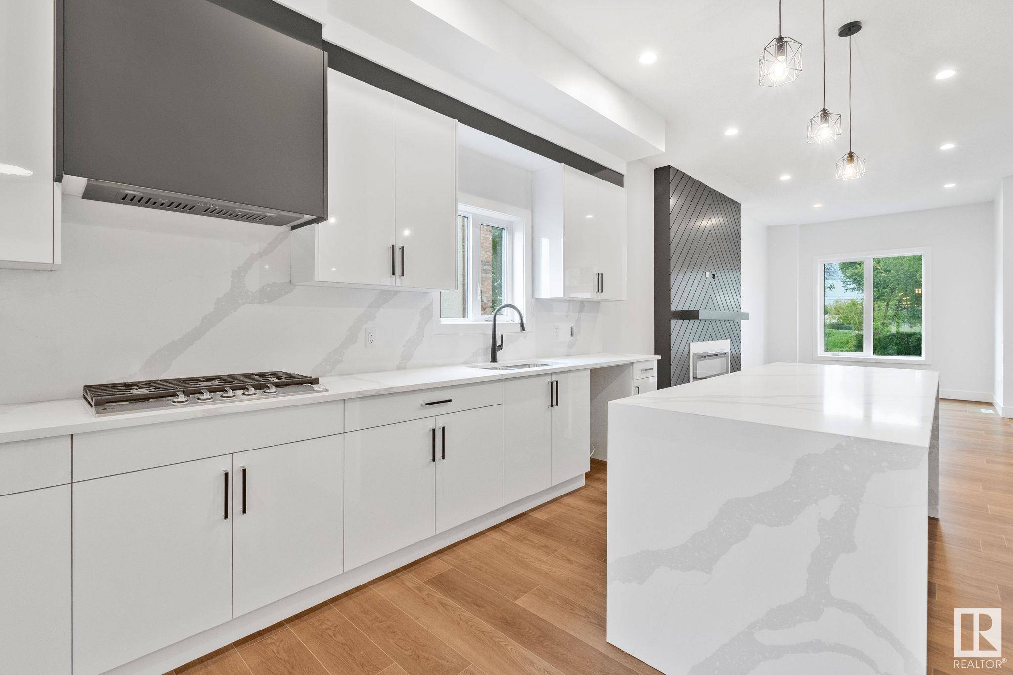 Edmonton, AB T5M 0W6,11036 128 ST NW NW