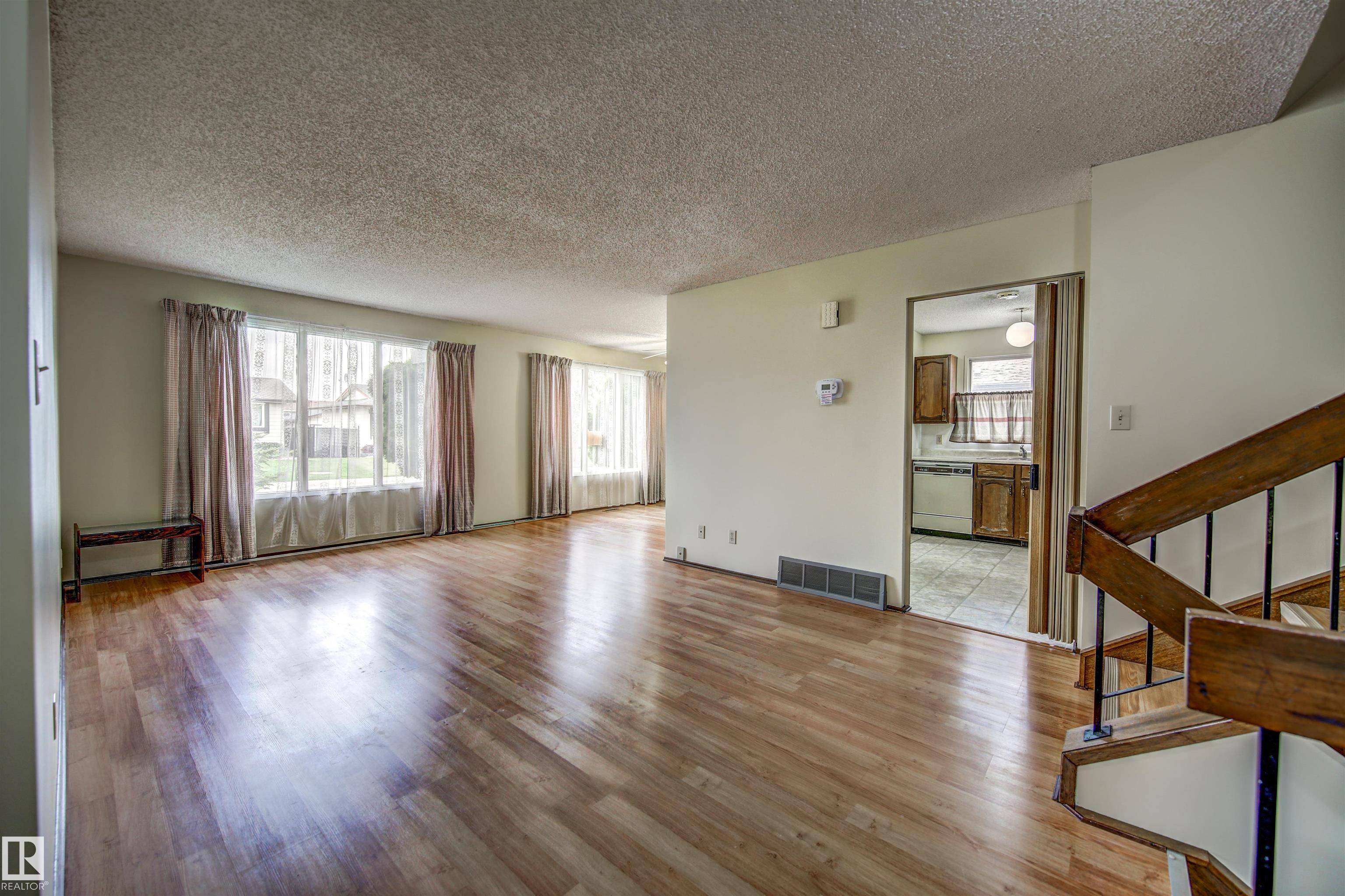 Edmonton, AB T5Y 2C4,14527 30 ST NW