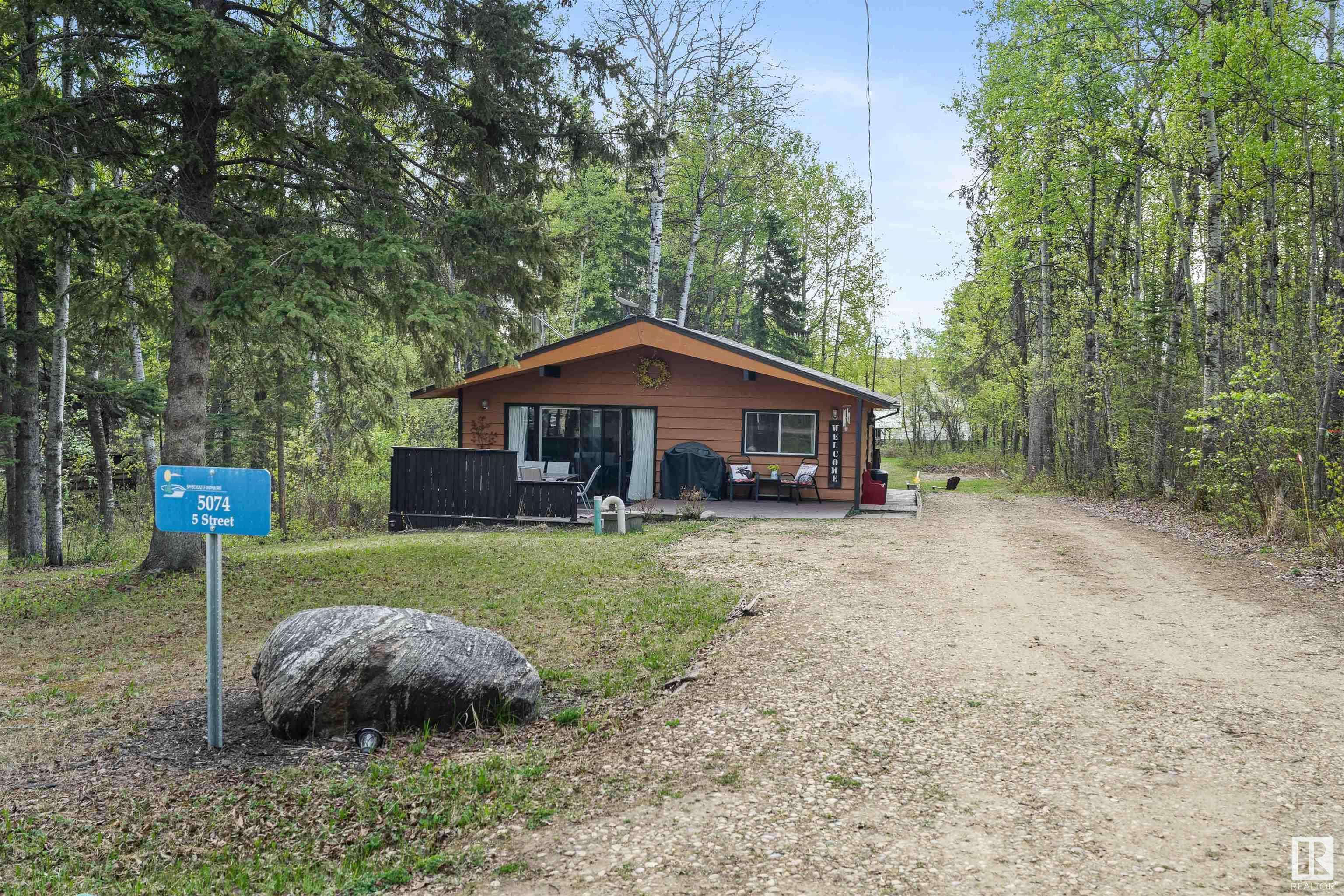 Rural Lac Ste. Anne County, AB T0E 1V0,5074 5 ST