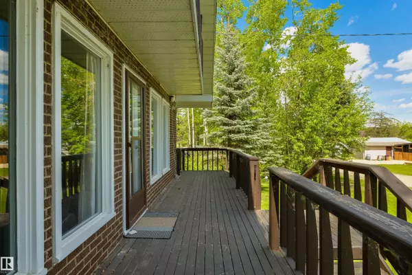 Rural Lac Ste. Anne County, AB T0E 1A0,329 3 ST