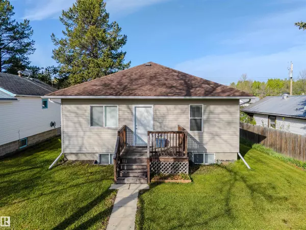 Warburg, AB T0C 2T0,5136 52 ST