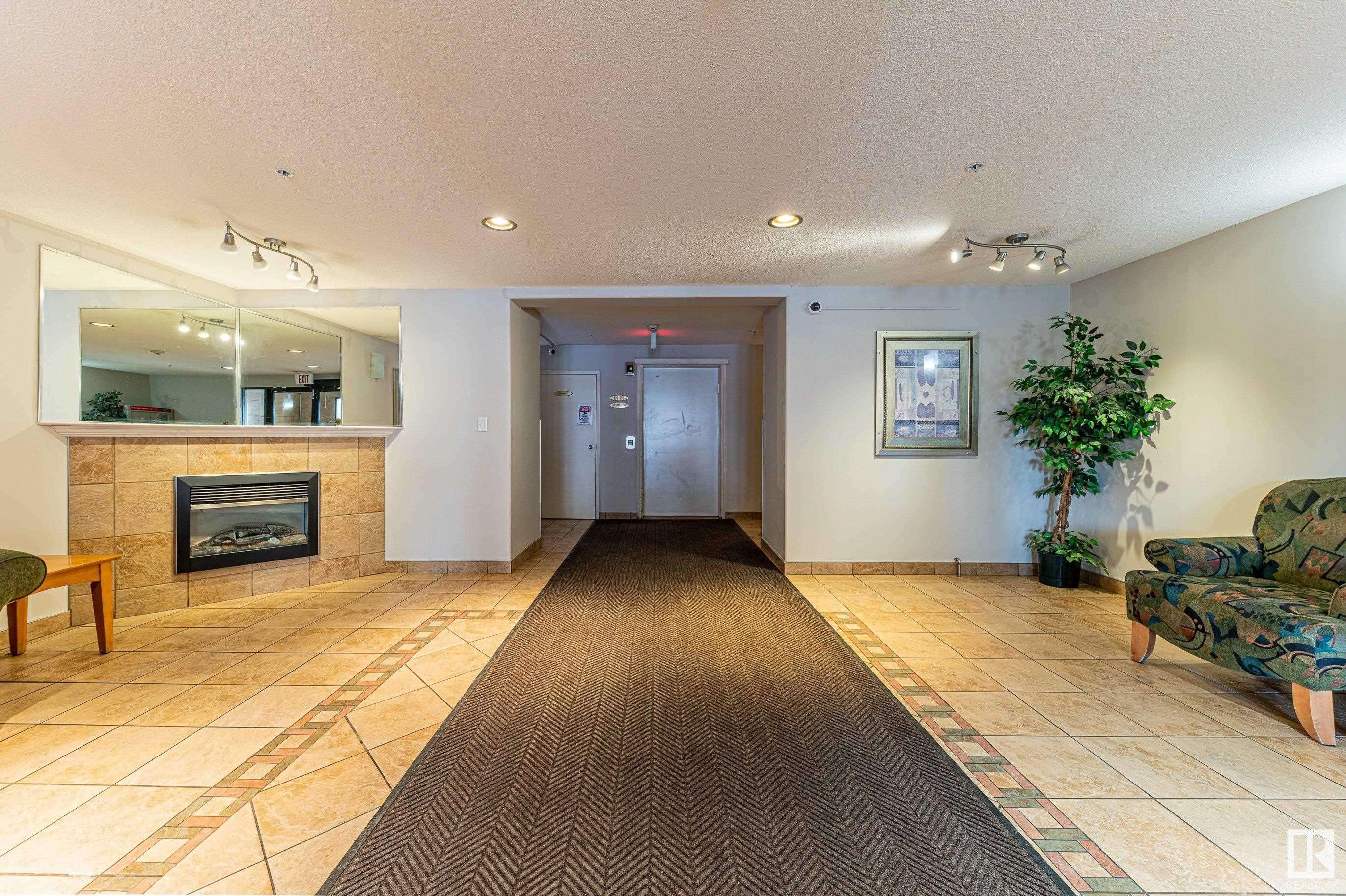Edmonton, AB T5K 2X7,#413 9938 104 ST NW