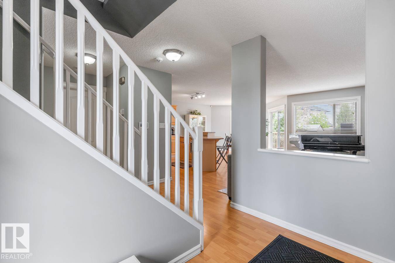 Edmonton, AB T6T 1Y3,3264 25 AV NW