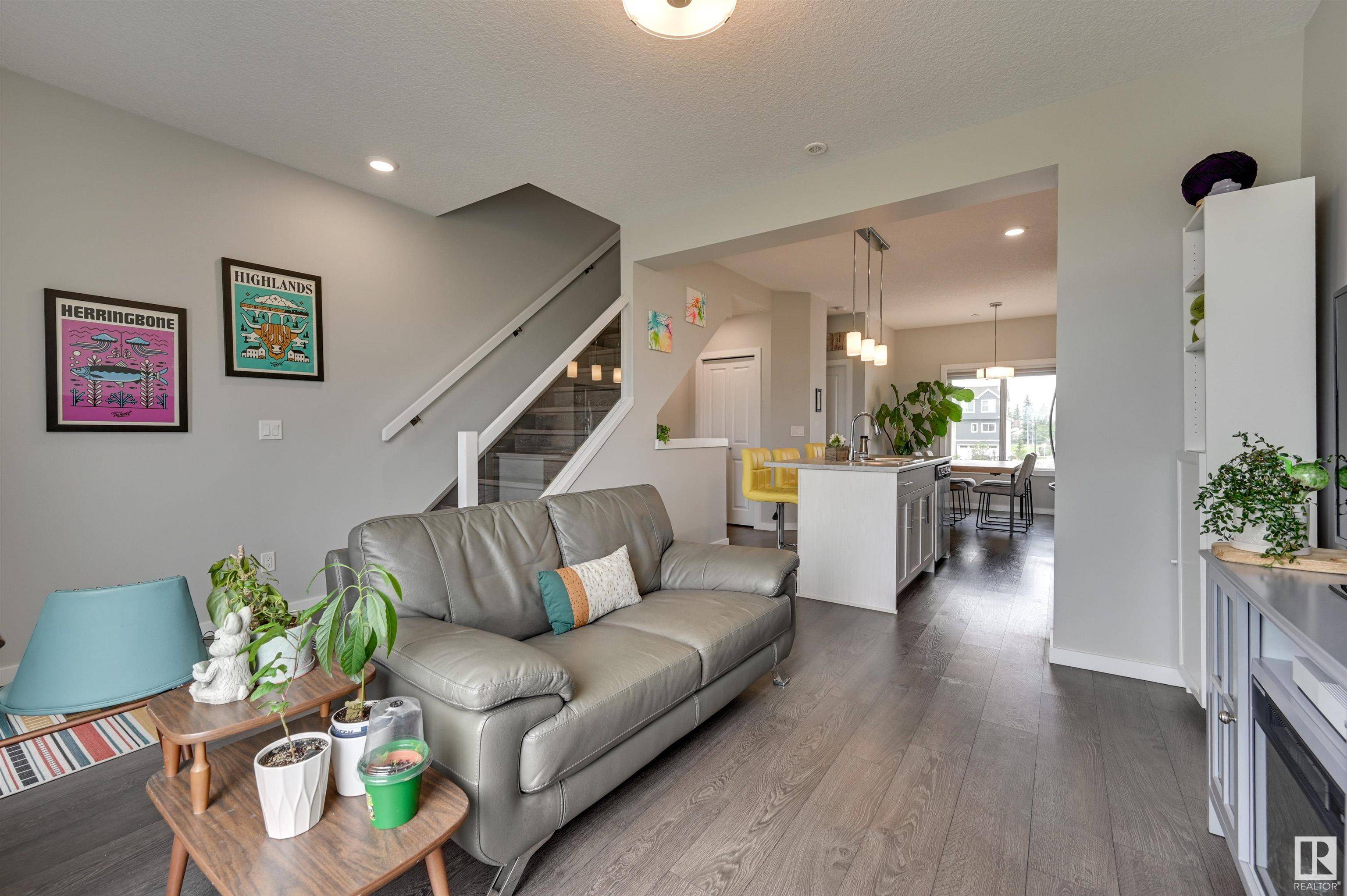 Edmonton, AB T6J 5T6,#49 215 SADDLEBACK RD NW