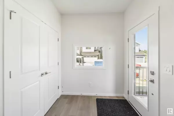 Edmonton, AB T6M 3C2,3748 213 ST NW NW
