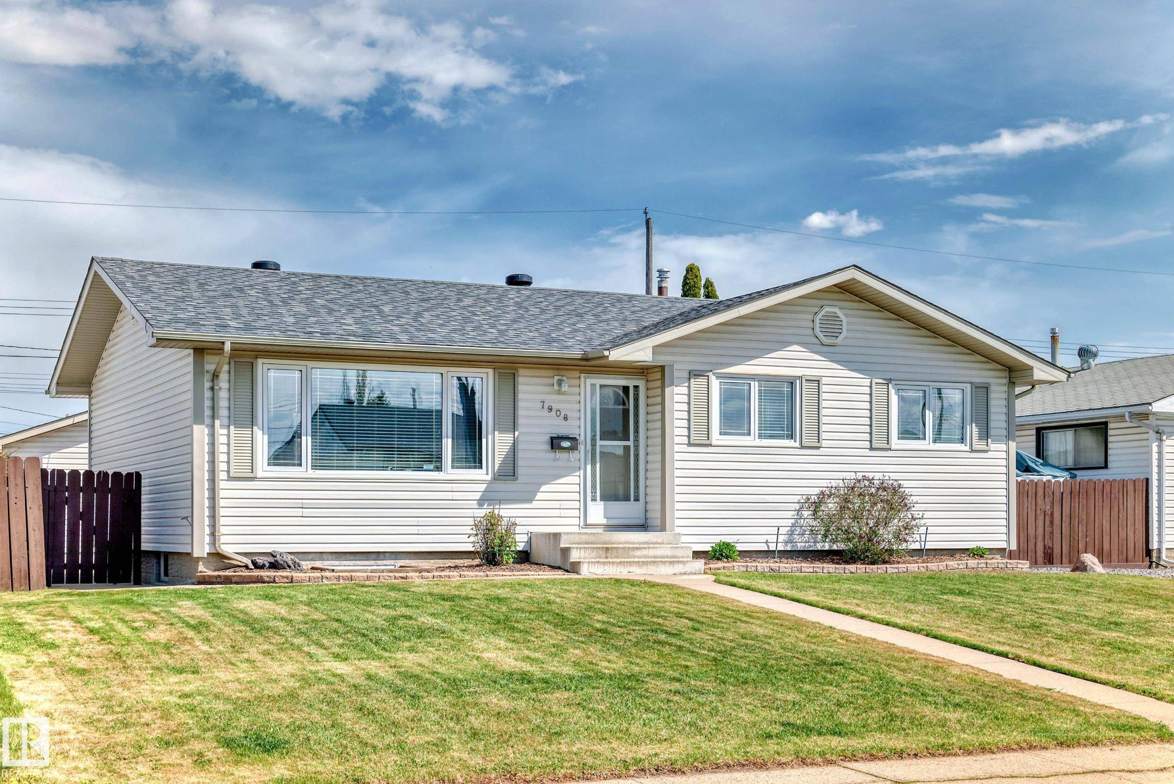 Edmonton, AB T5C 1Z4,7908 130A AV NW