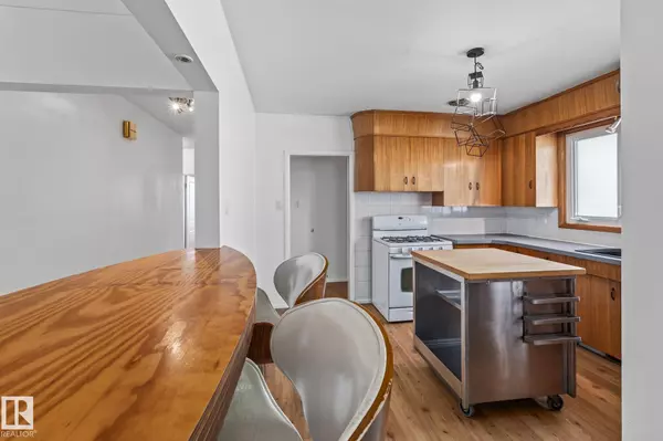 Edmonton, AB T6E 0J1,9539 64 AV NW