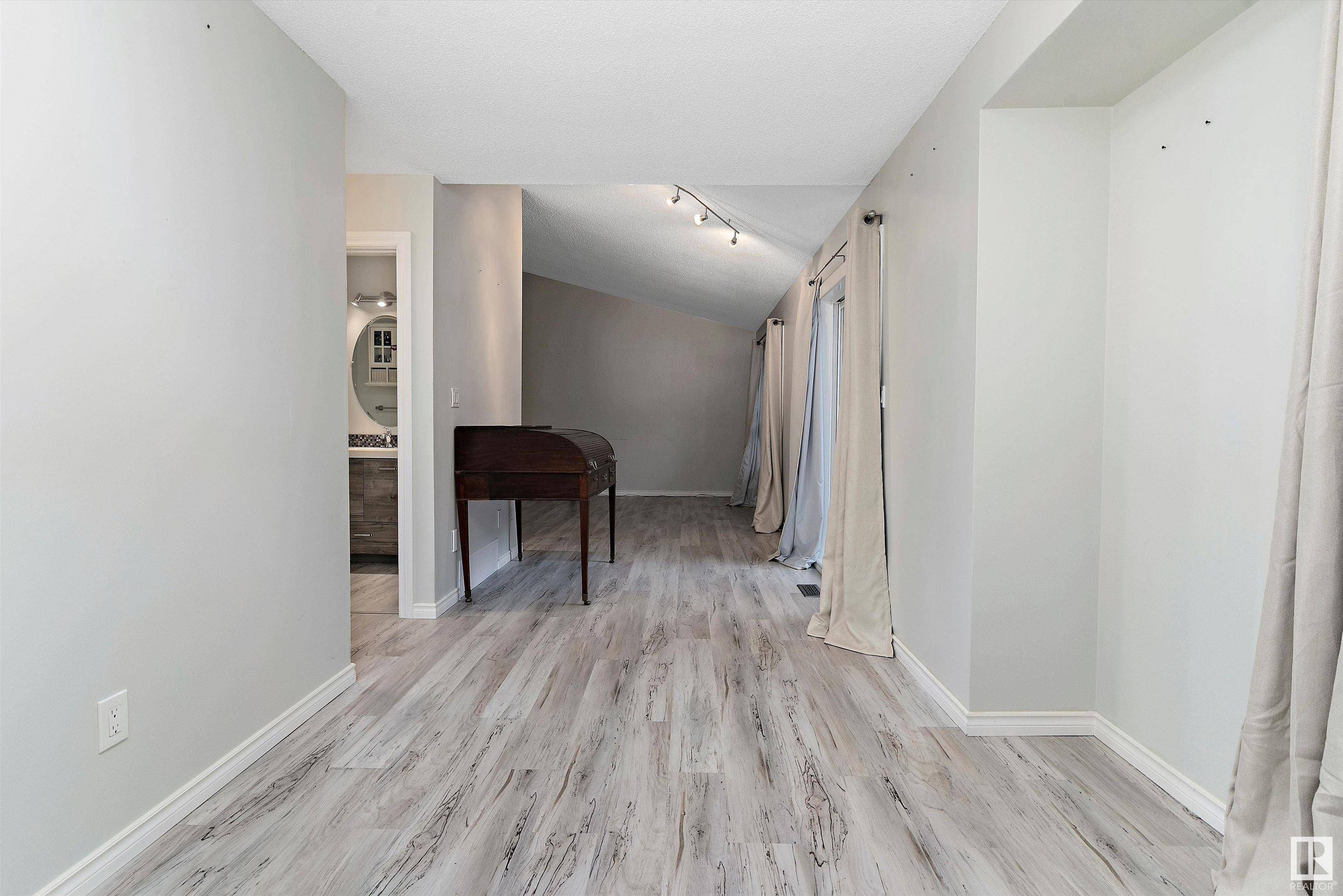 Edmonton, AB T6L 6H3,#9 4630 17 AV NW