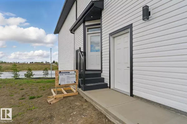 Edmonton, AB T5Y 2N4,9239 156 AV NW