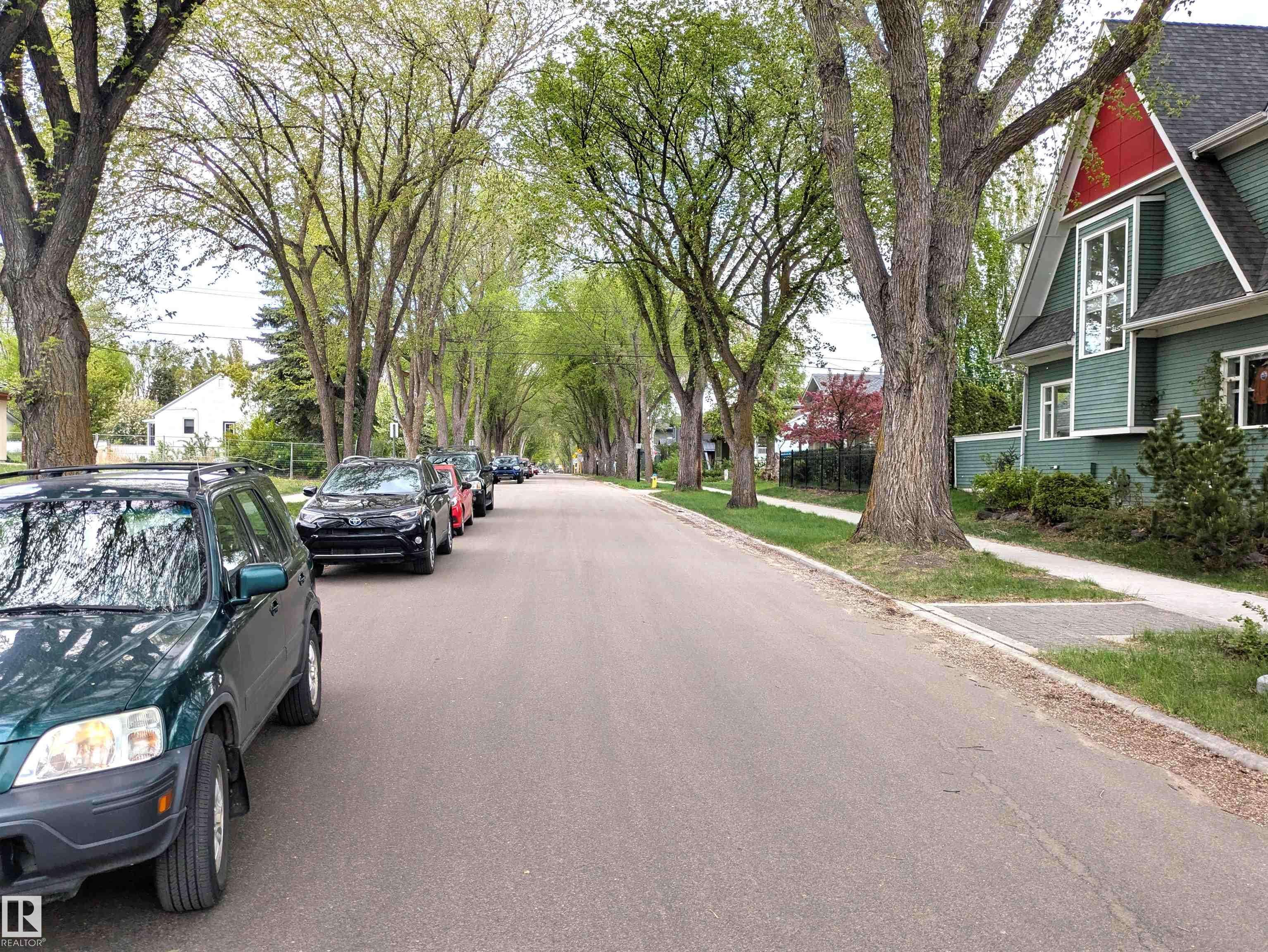 Edmonton, AB T5B 1Z9,10880 74 ST NW