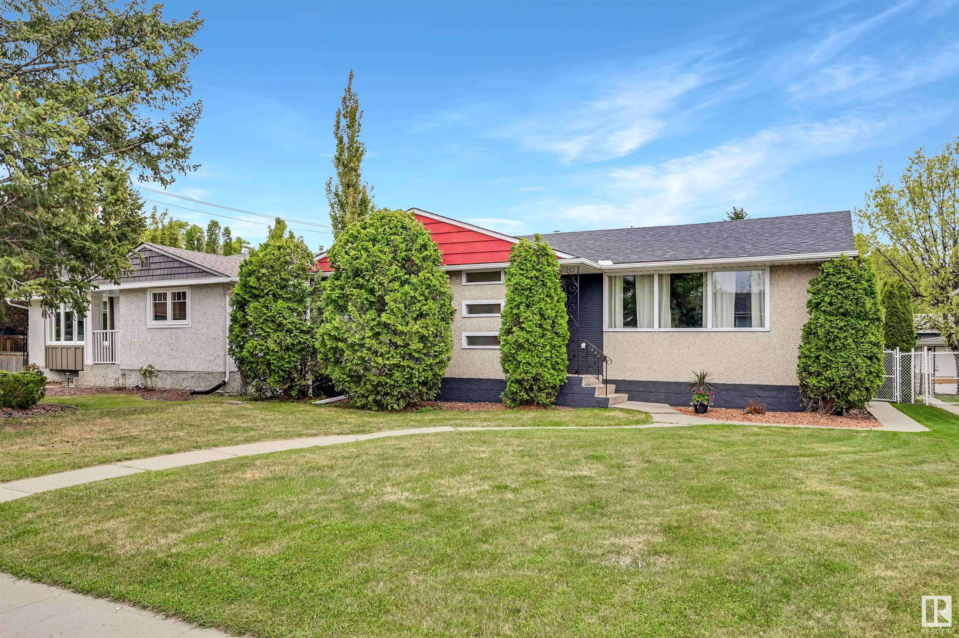 Edmonton, AB T5R 4J5,14407 88 AV NW