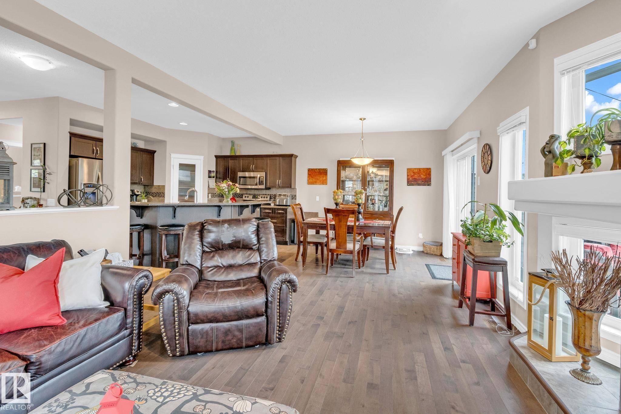 Edmonton, AB T6W 0Y8,1426 CAREY WY SW