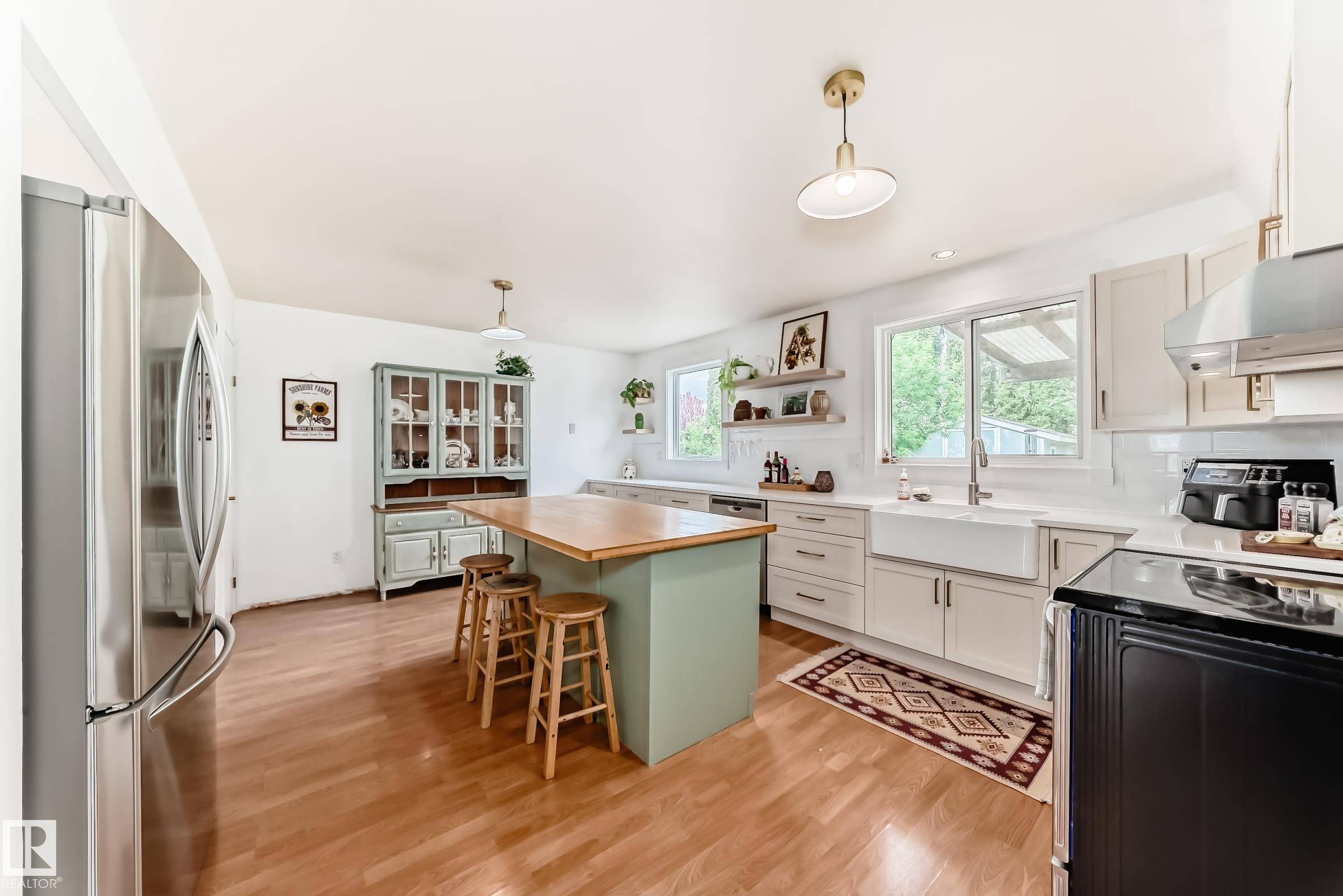 Edmonton, AB T5Y 1C1,13823 23 ST NW