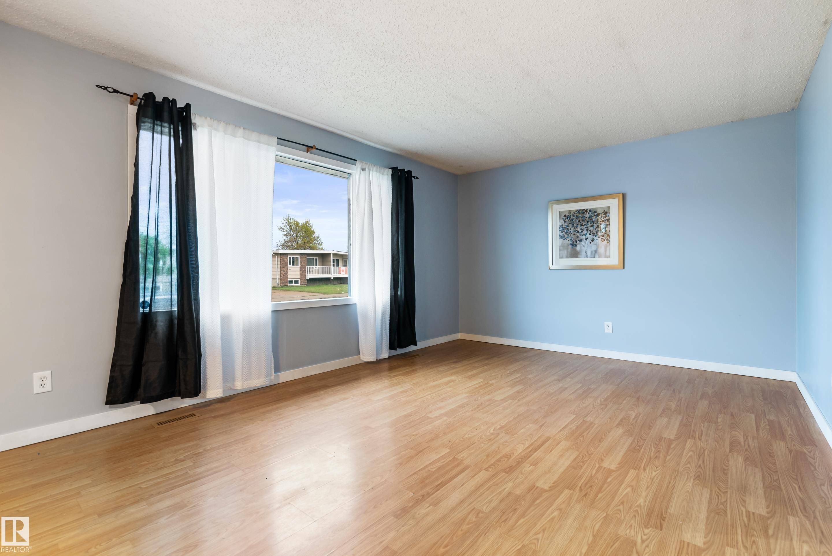 Edmonton, AB T5A 2V7,3416 135 AV NW