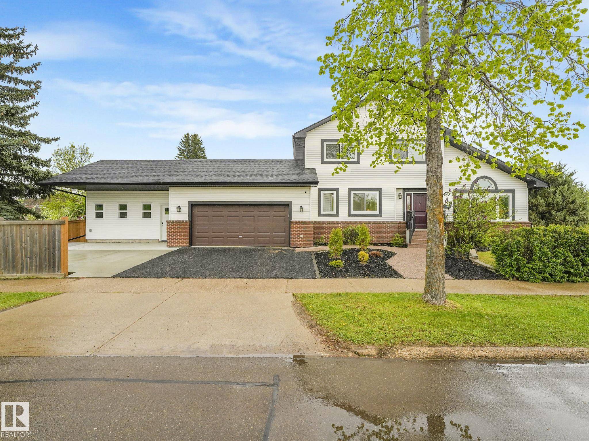 843 WANYANDI RD NW, Edmonton, AB T5T 2X3