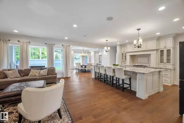 Edmonton, AB T6R 0R2,5212 MULLEN CREST CT NW NW