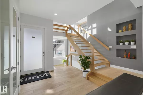 Edmonton, AB T6W 3B6,1313 HAINSTOCK WY SW SW