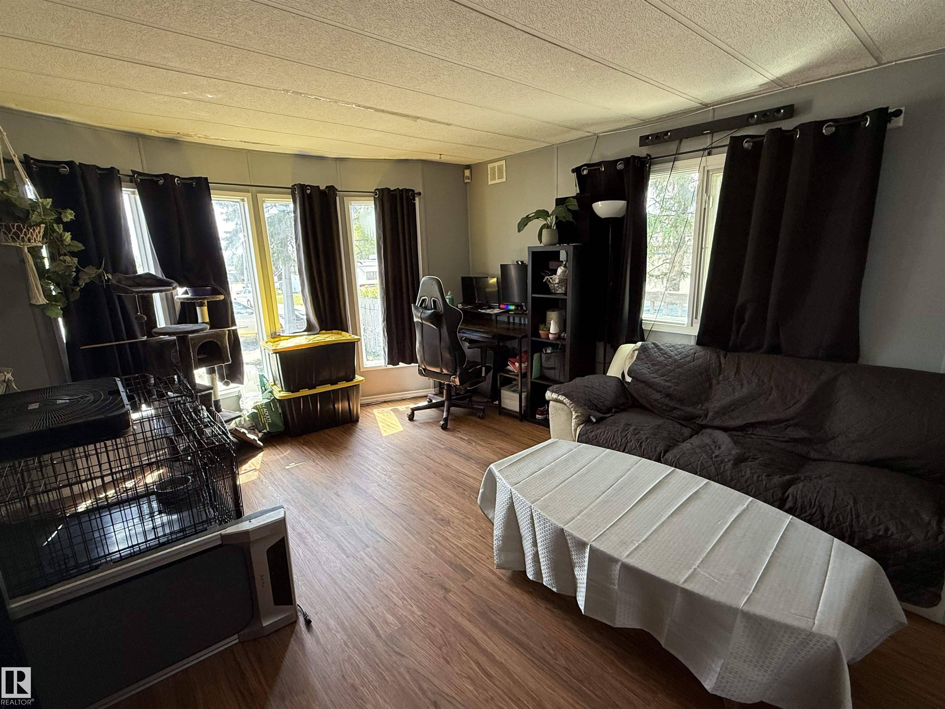Drayton Valley, AB T7A 1J9,5444 48A AV