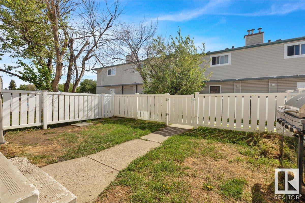 Edmonton, AB T6K 3M2,1446 LAKEWOOD RD W NW
