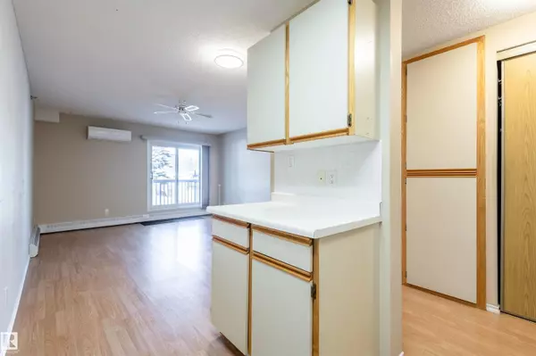 Stony Plain, AB T7Z 1P7,#106 4812 51 AV