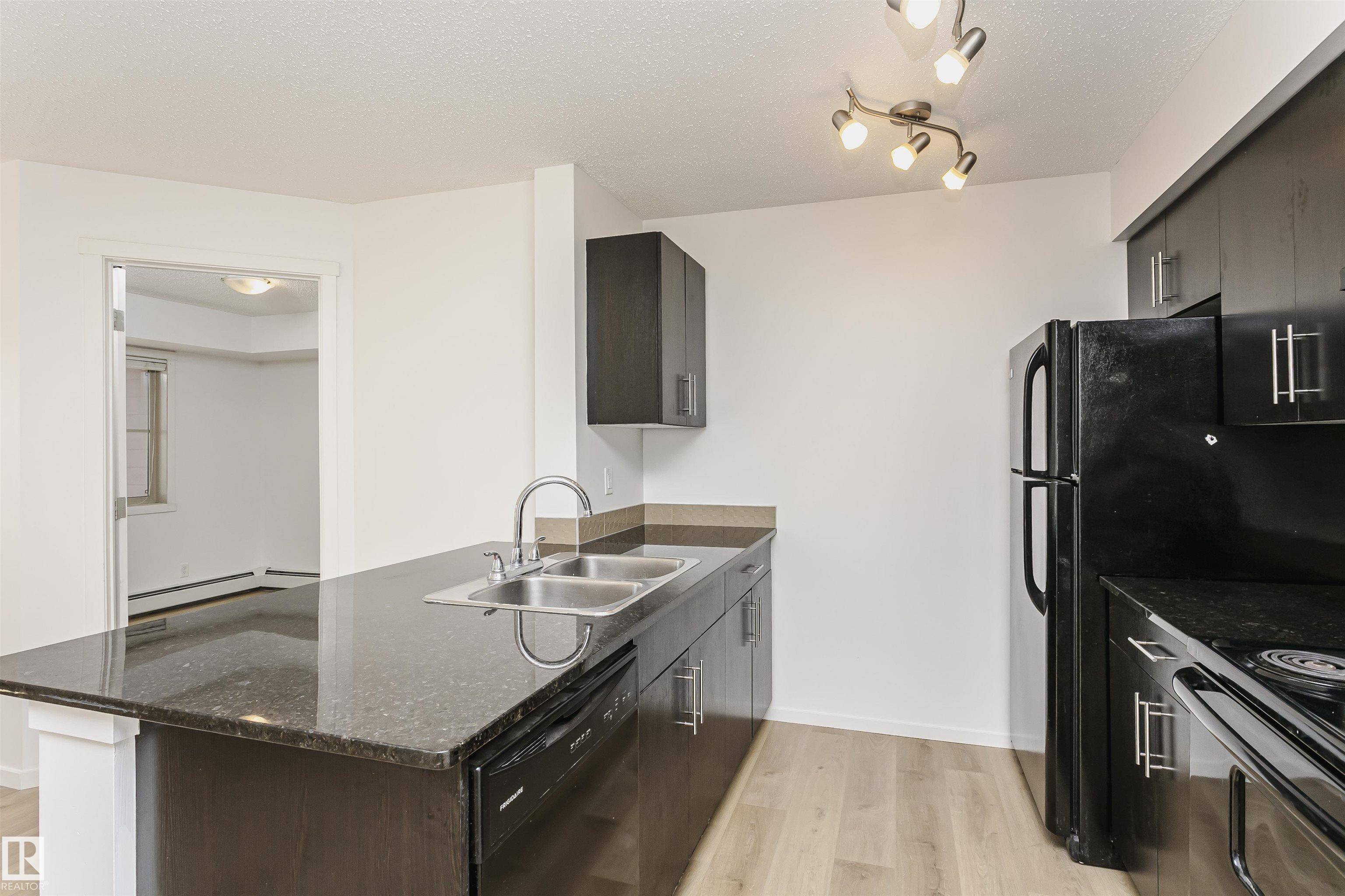 Edmonton, AB T6R 0W3,#223 5816 MULLEN PL NW