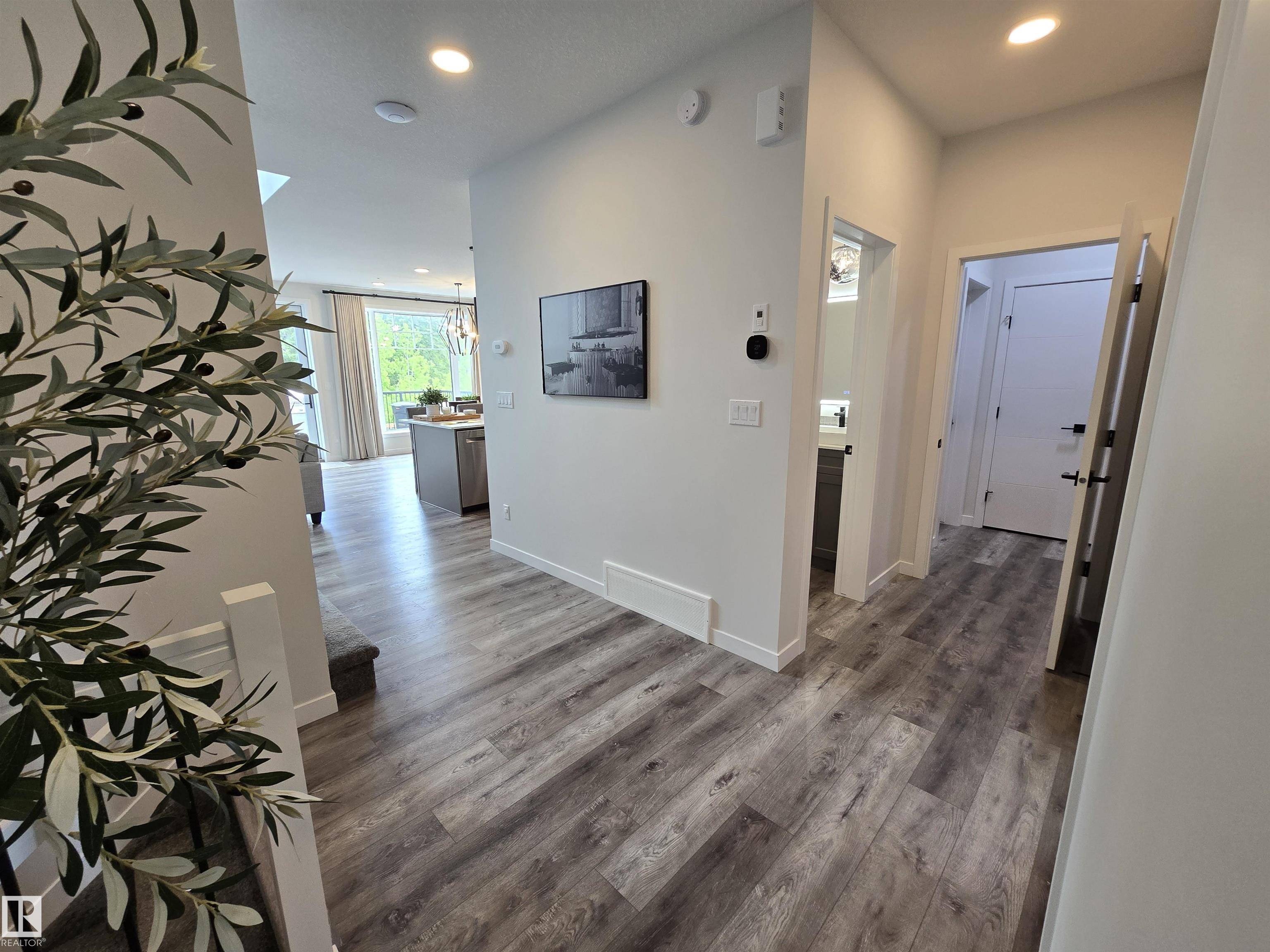 Edmonton, AB T6M 0Z2,1663 ENRIGHT WY NW