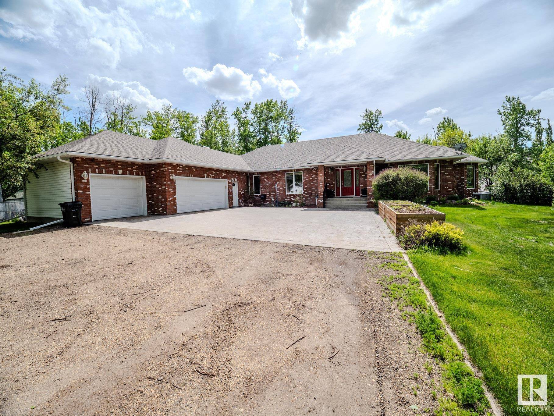 Rural Strathcona County, AB T8E 1G1,21545 TWP ROAD 522