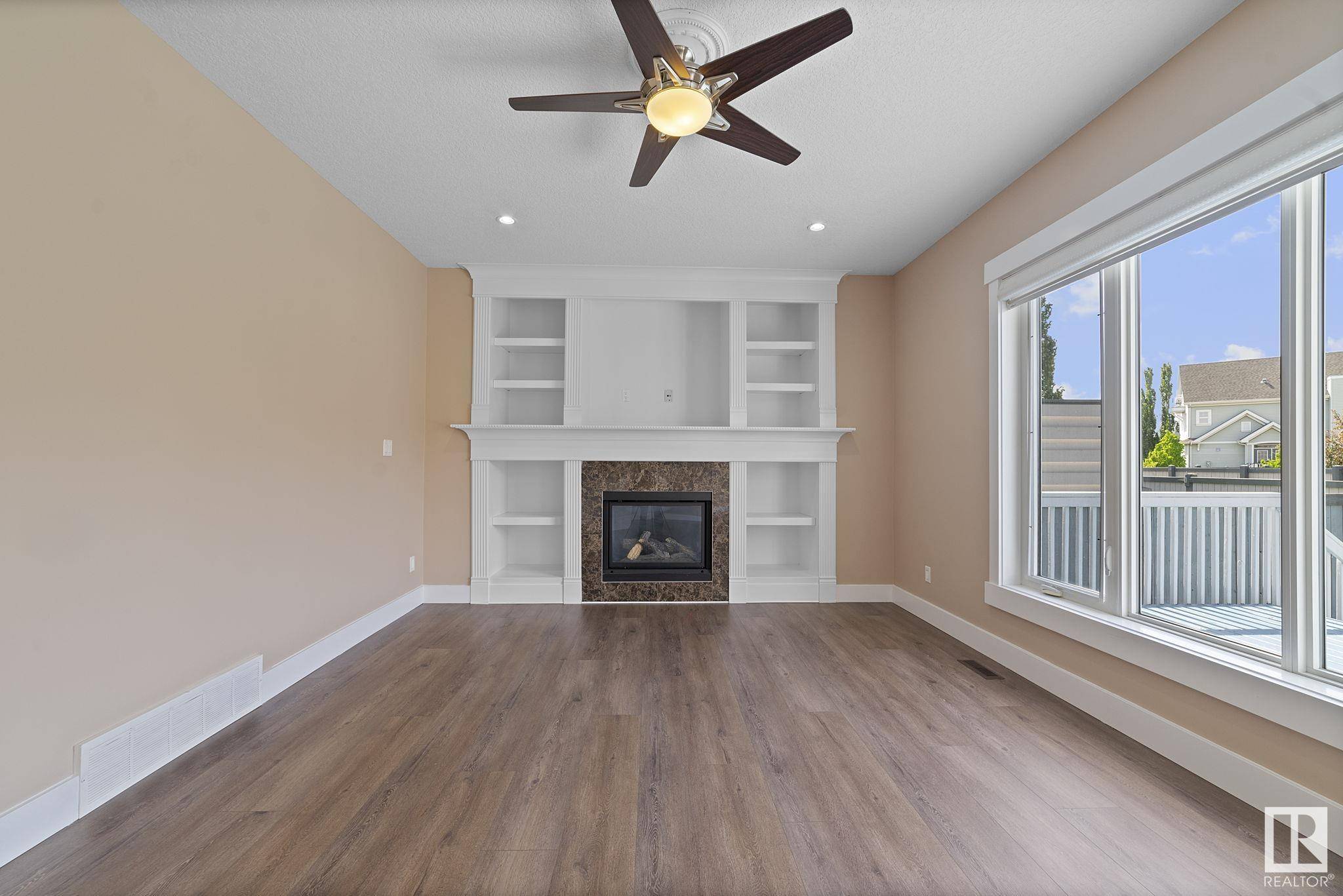 Edmonton, AB T6X 0N8,1128 72 ST SW