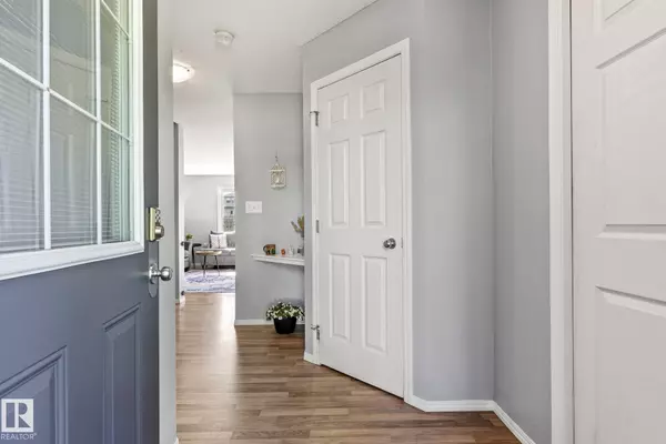 Edmonton, AB T6W 1X5,1649 MELROSE PL SW