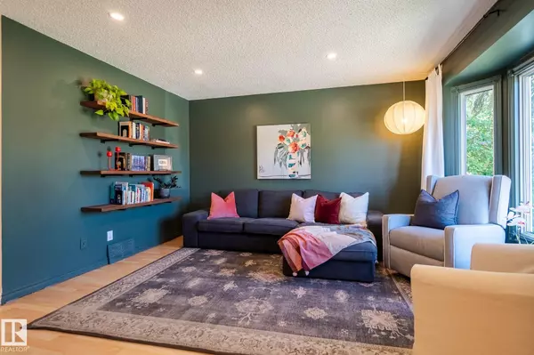 Edmonton, AB T6J 5T9,10811 20A AV NW