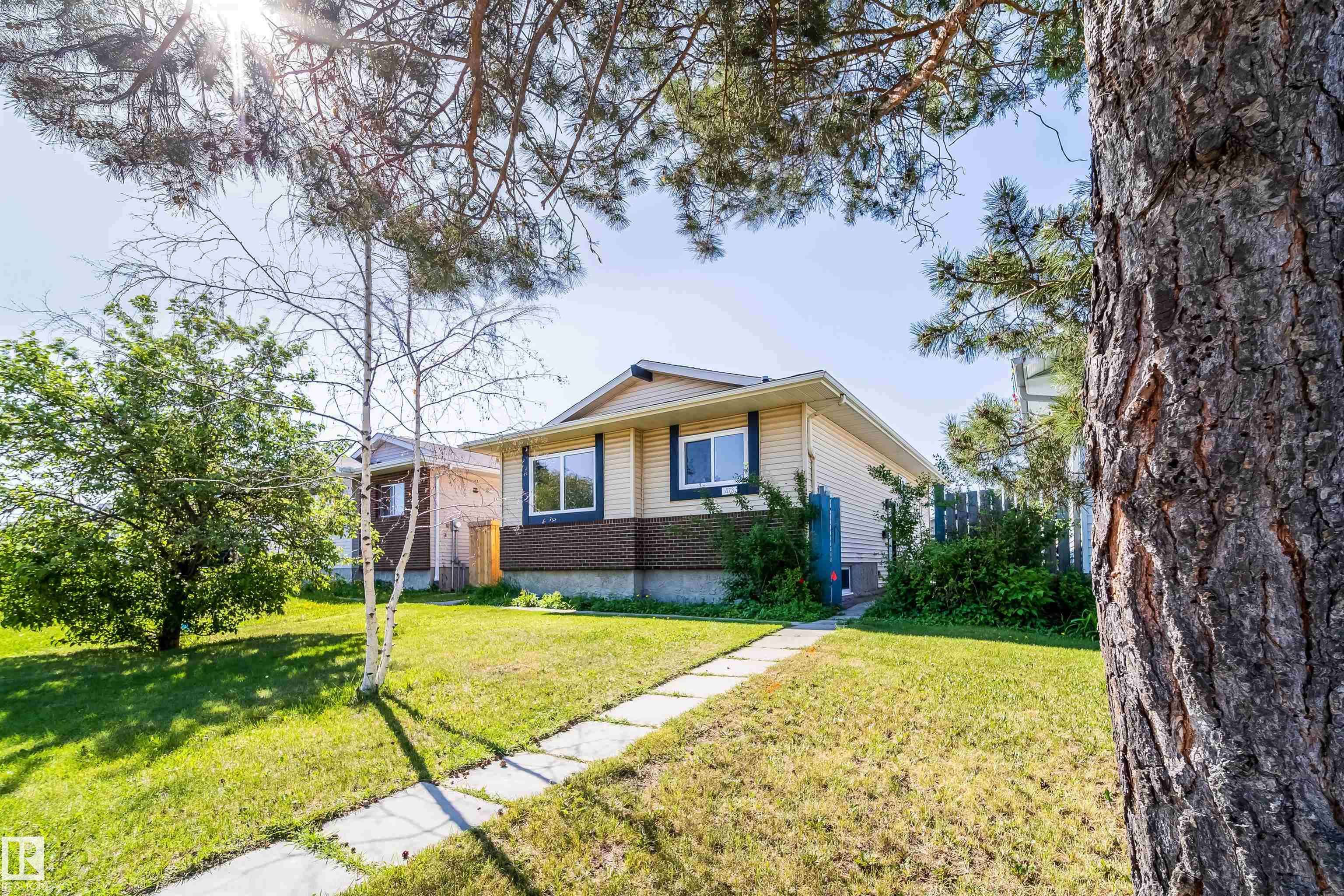 Edmonton, AB T5Y 2J1,473 KIRKNESS RD NW