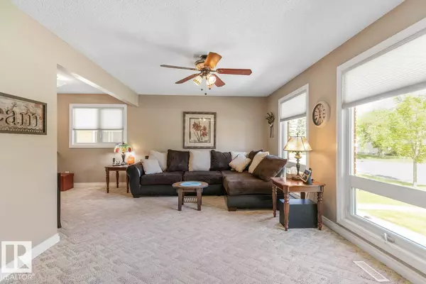 Spruce Grove, AB T7X 1M6,52 WOODHAVEN DR