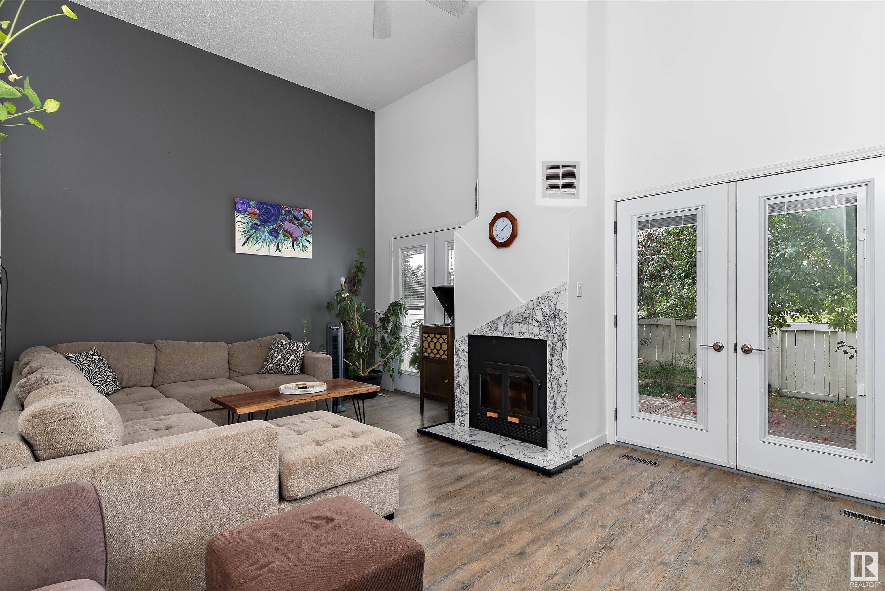 Edmonton, AB T6J 3S6,3016 108 ST NW