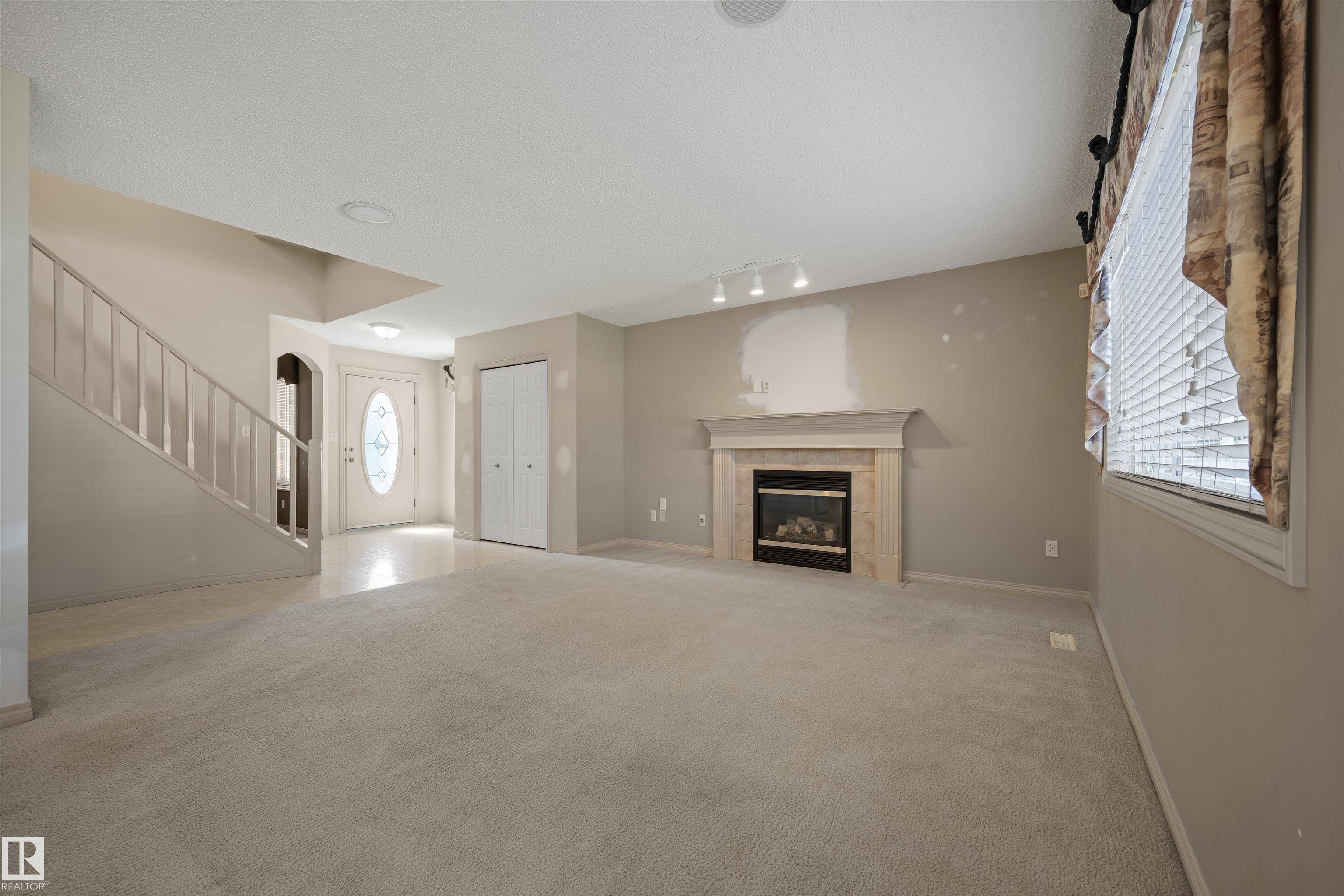 Edmonton, AB T5T 6R1,1816 GARNETT WY NW