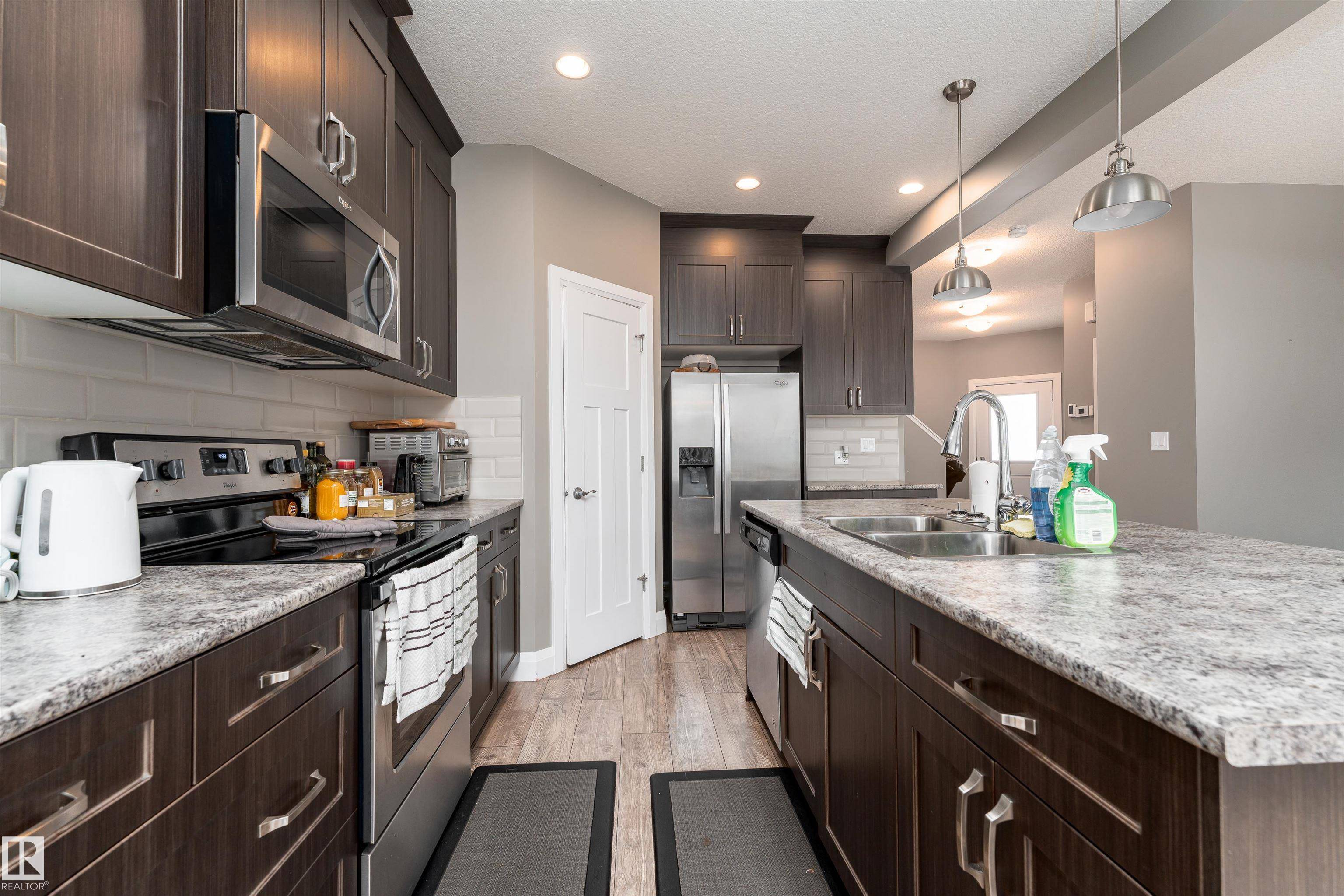 Edmonton, AB T6W 3L3,8438 CUSHING CO SW