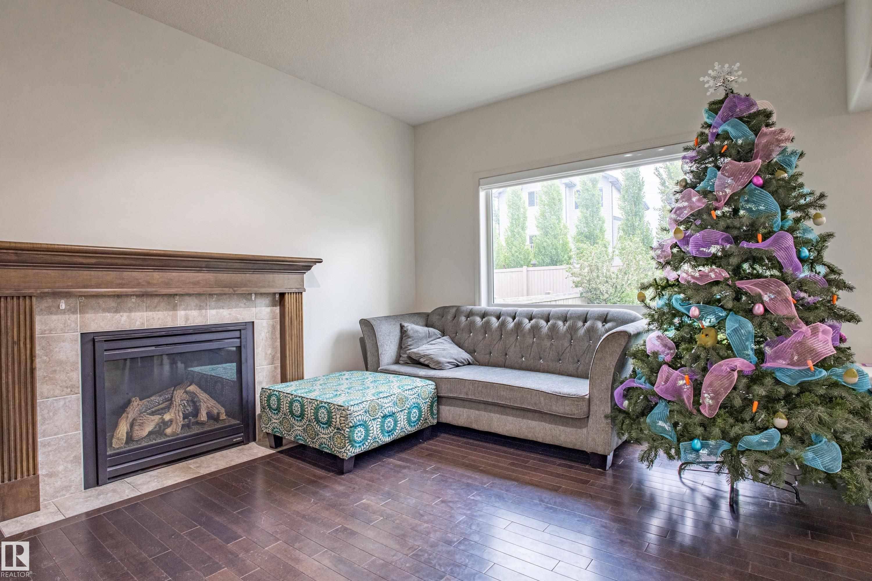 Edmonton, AB T6X 0L8,6735 19 AV SW