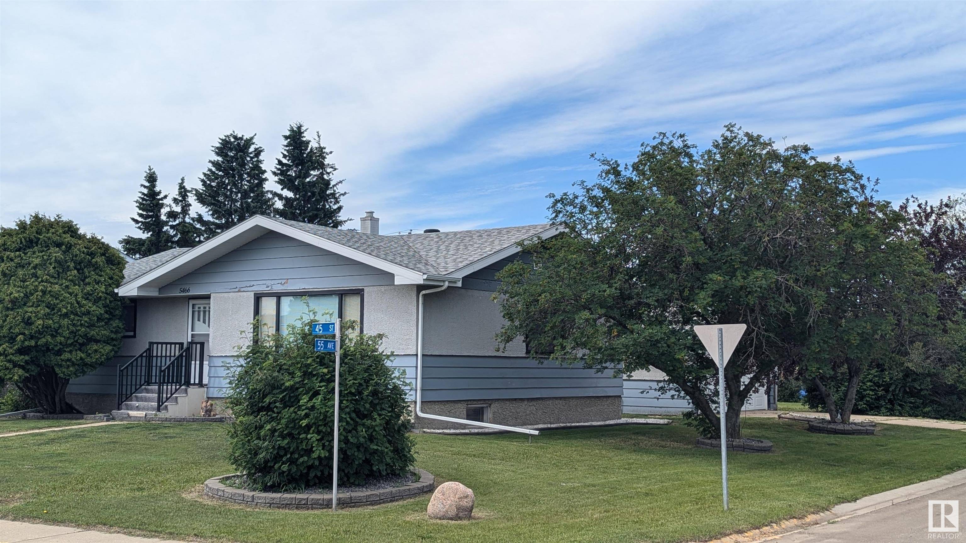 5466 45 ST, Vegreville, AB T9C 1C9