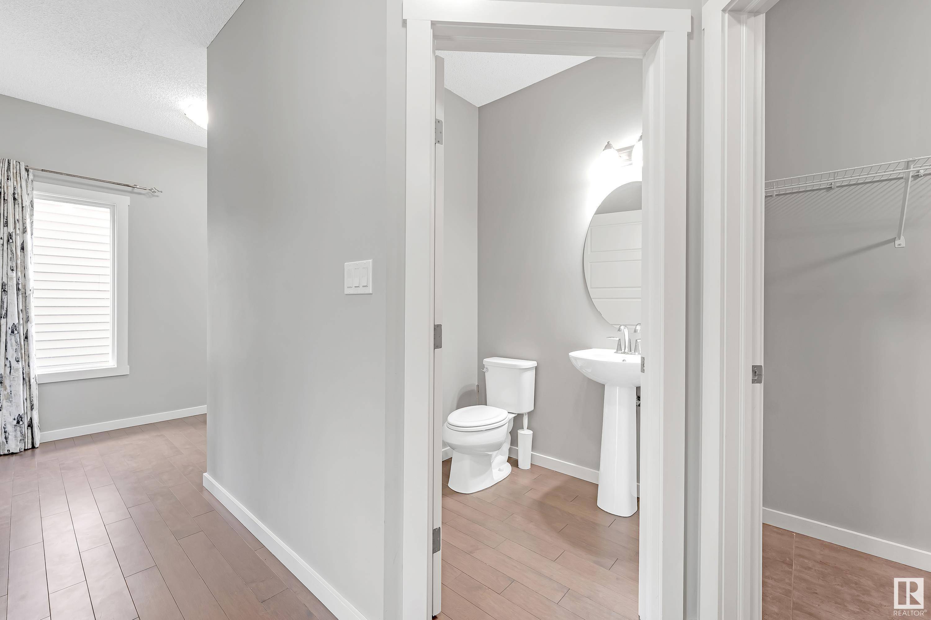 Edmonton, AB T6T 1A4,3323 8 ST NW