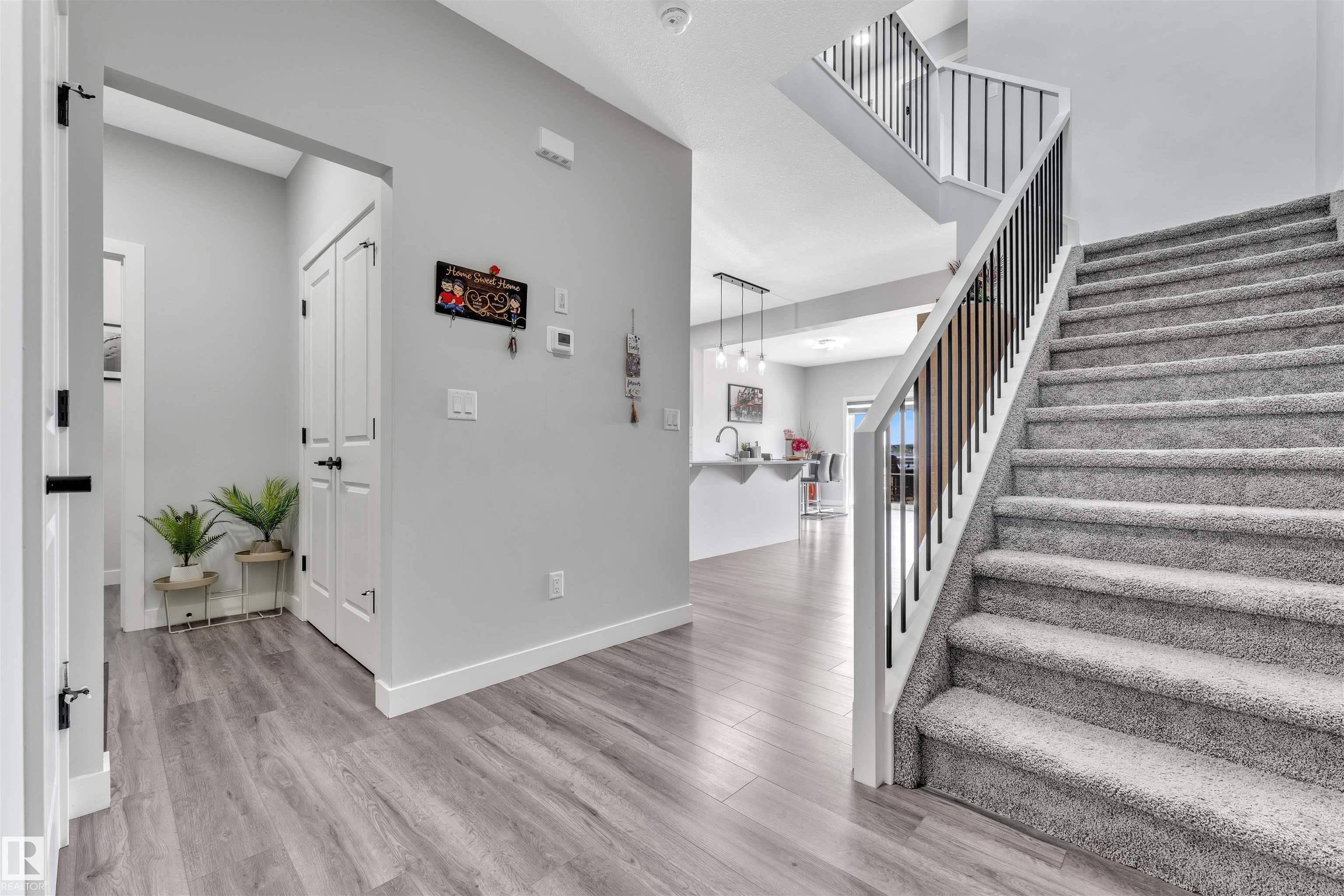 Edmonton, AB T6X 2Z5,9417 PEAR CR SW