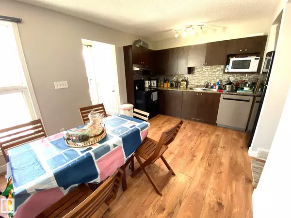 Edmonton, AB T6J 4J6,10480 28A AV NW