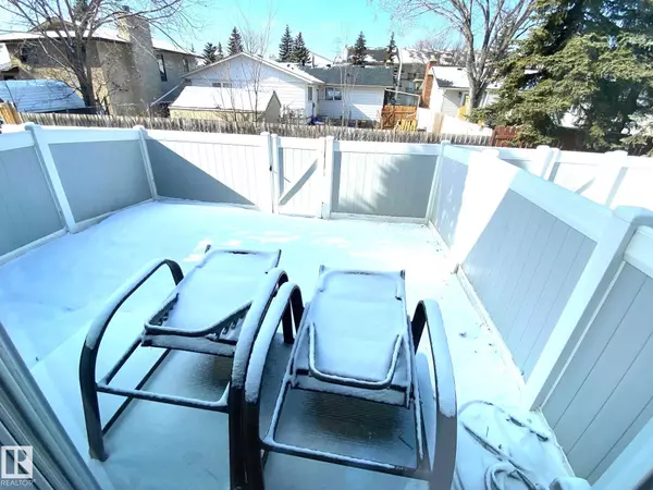 Edmonton, AB T6J 4J6,10480 28A AV NW