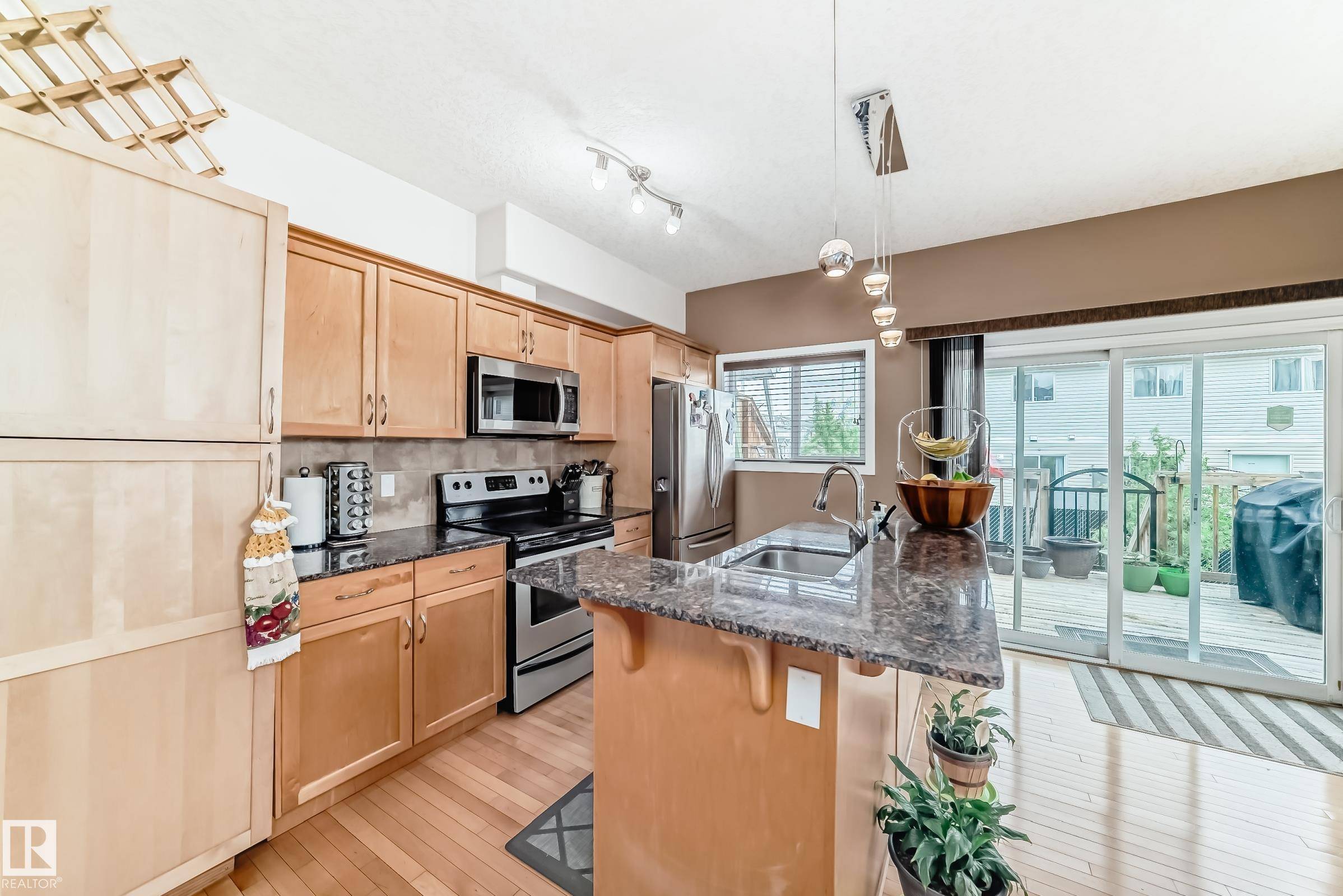 Edmonton, AB T6V 0B6,#6 13215 153 AV NW