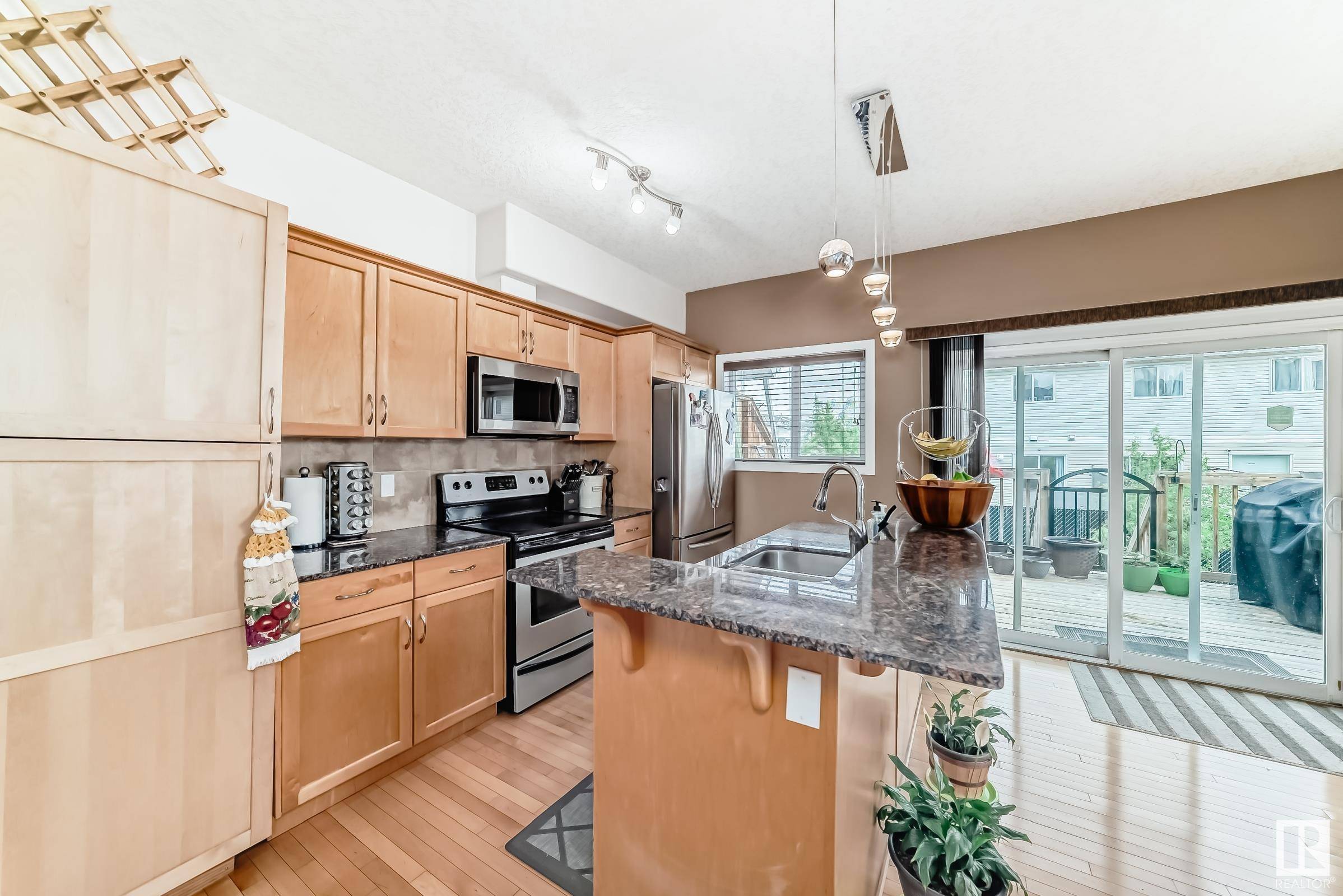 Edmonton, AB T6V 0B6,#6 13215 153 AV NW