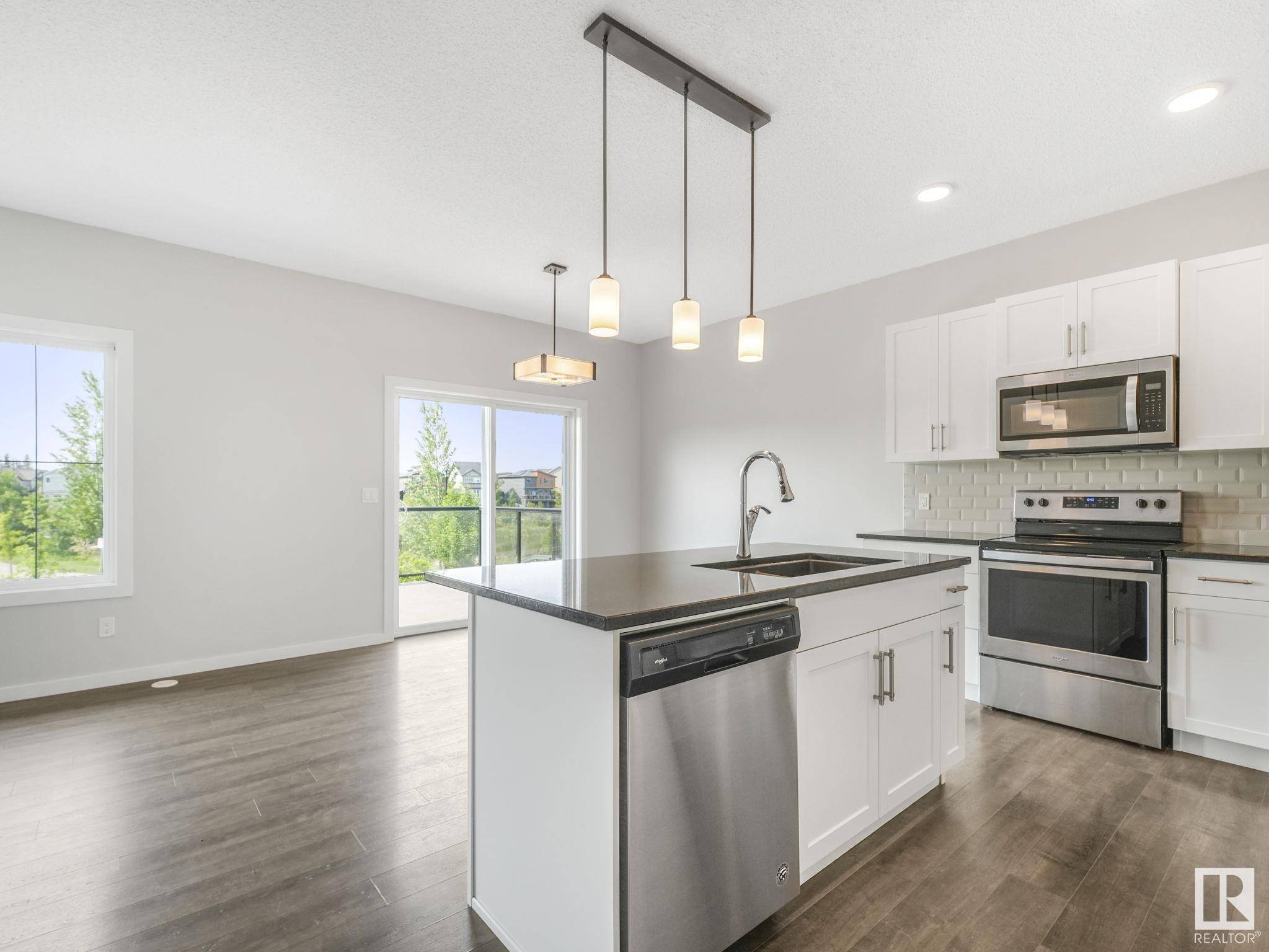 Edmonton, AB T6W 4N4,1407 Darby GR SW