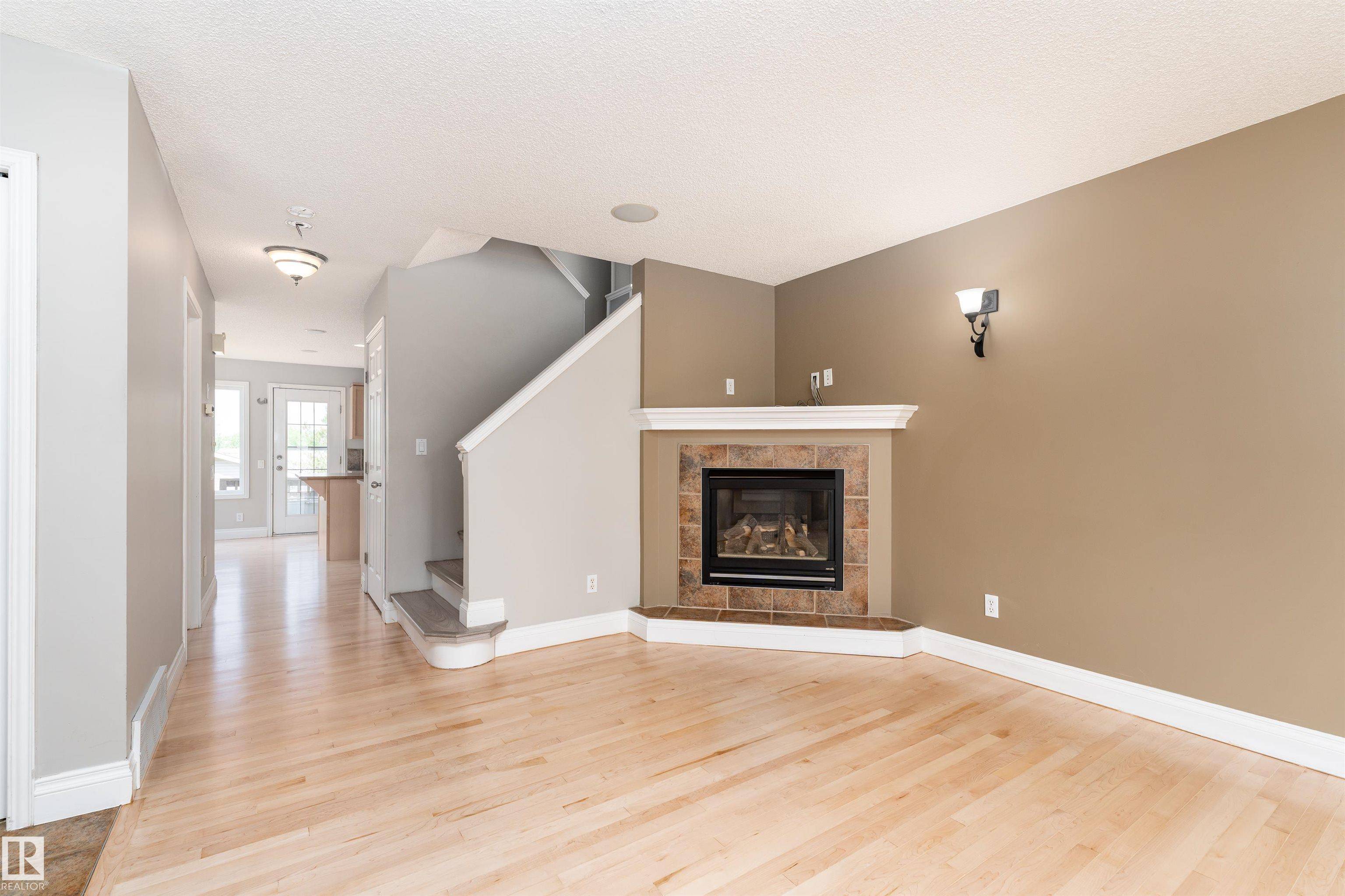 Sherwood Park, AB T8H 2G1,8 BETHEL DR
