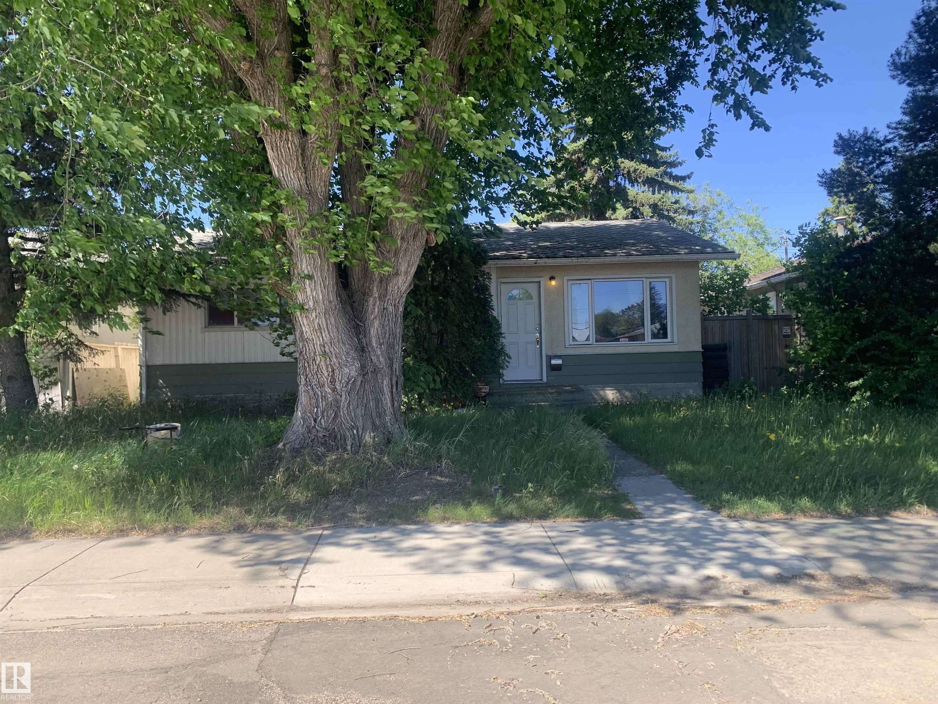 8102 159 ST NW, Edmonton, AB T5R 2E4