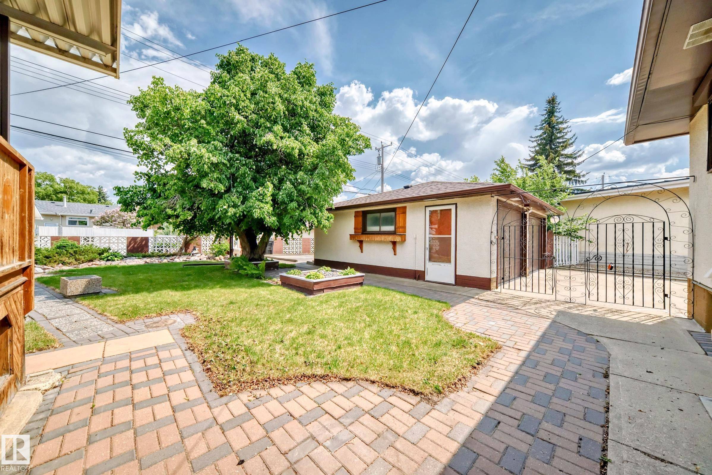 Edmonton, AB T6B 2B1,8809 74 ST NW