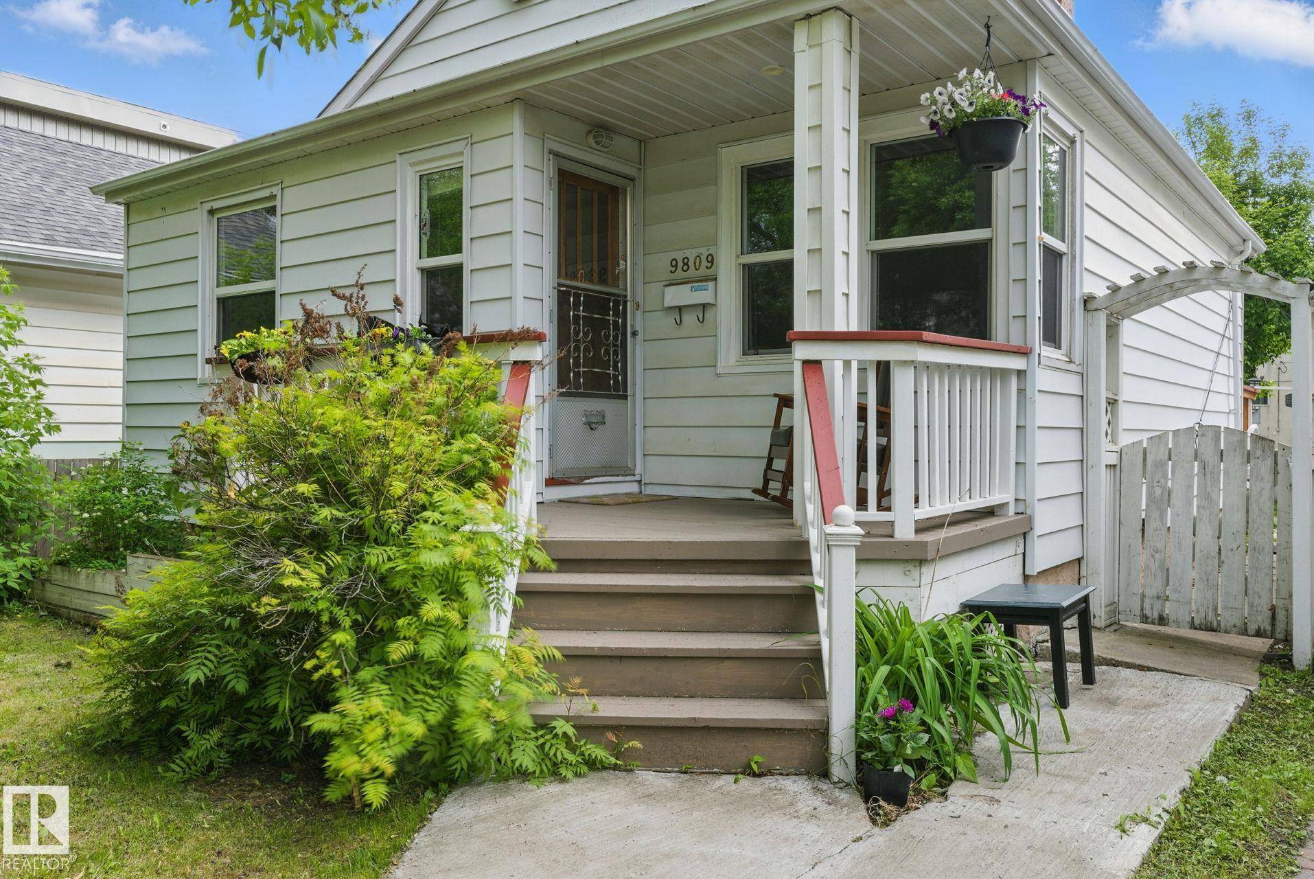 Edmonton, AB T6E 2B8,9809 83 AV NW