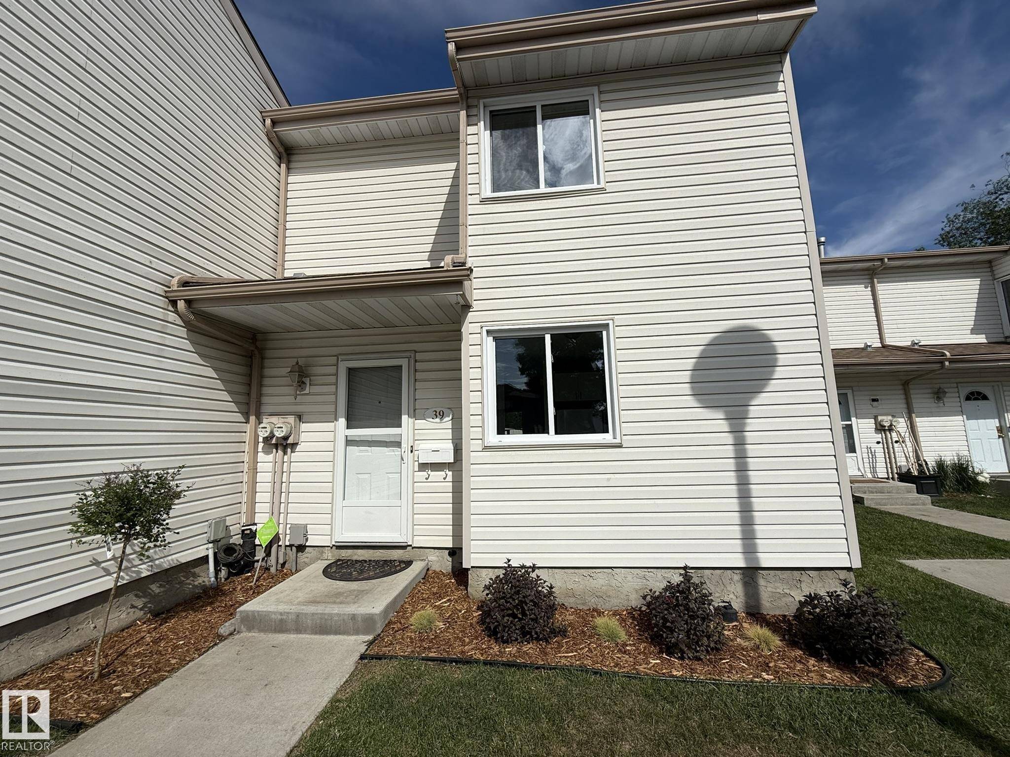 #39 2024 57 ST NW, Edmonton, AB T6L 2Z3